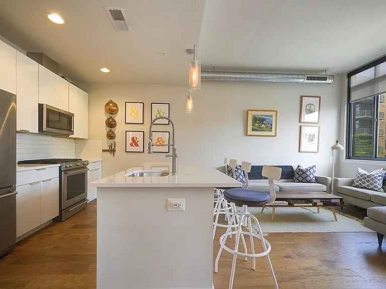 2000 Clarendon Blvd #303 — Photo 4