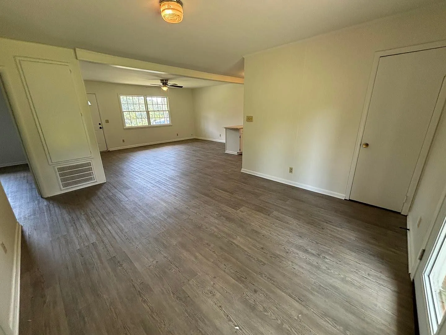 3 bed, 2.0 bath, 1073 sqft, $1,100 — Photo 3