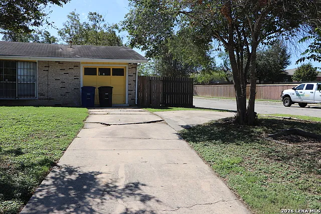 4 bed, 2.0 bath, 1640 sqft, $1,650 — Photo 2