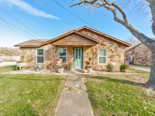 901 S Perrin St, Decatur, TX 76234