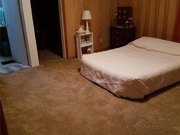 4th image of 1016 Miller Ave NW