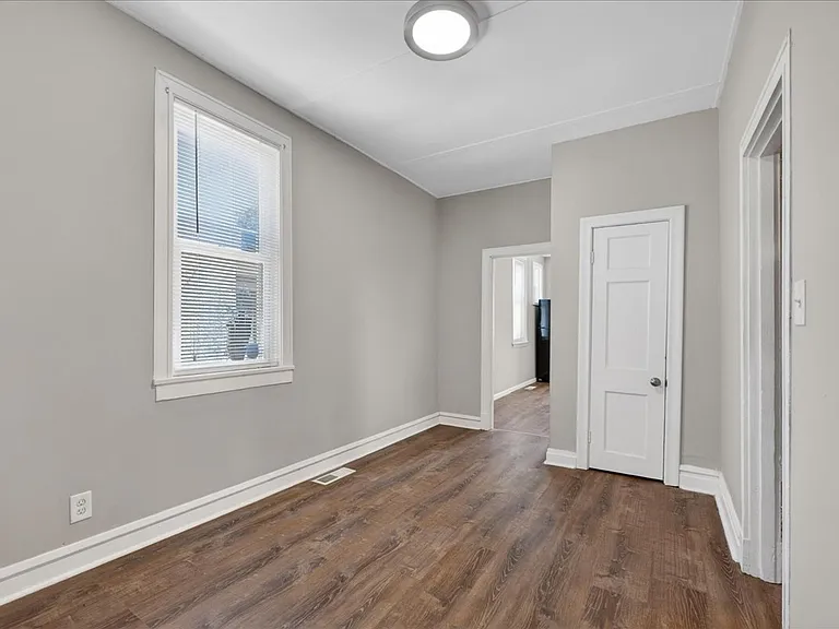 6118 Vermont Ave — Photo 12
