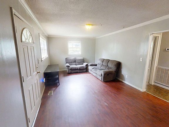 4th image of 403 Inman St