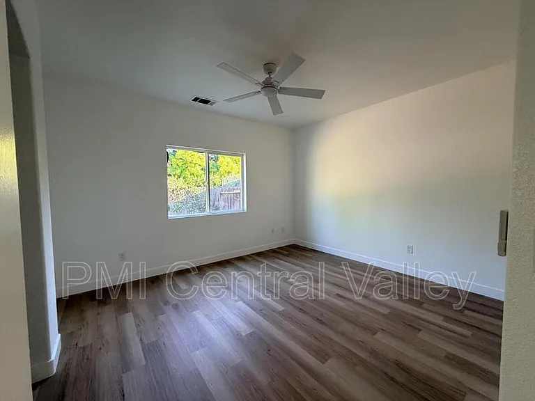 2210 Birchwood Ct — Photo 23