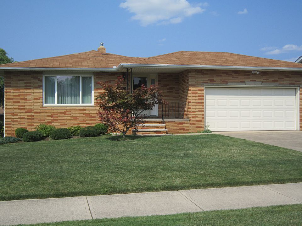 Front view of home.
