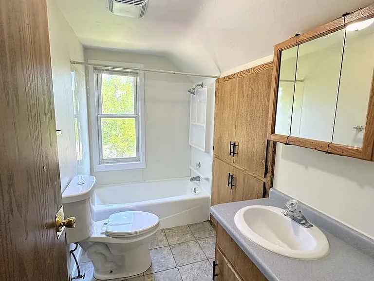 1628 Deckner Ave — Photo 8