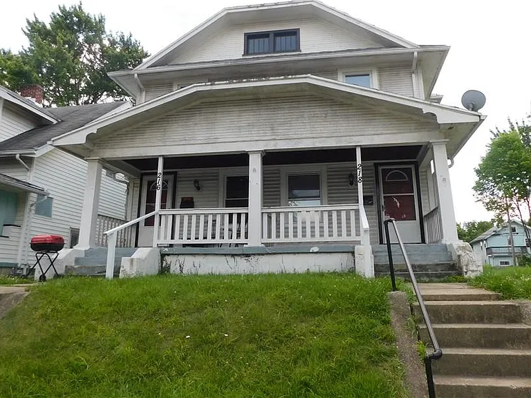 218 W Fairview Ave — Photo 1