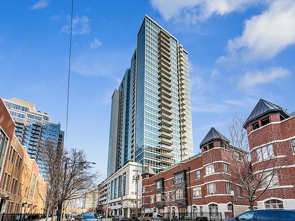 2nd image of 1629 S Prairie Ave #2211