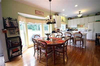 4th image of 10236 Bluebird Ct
