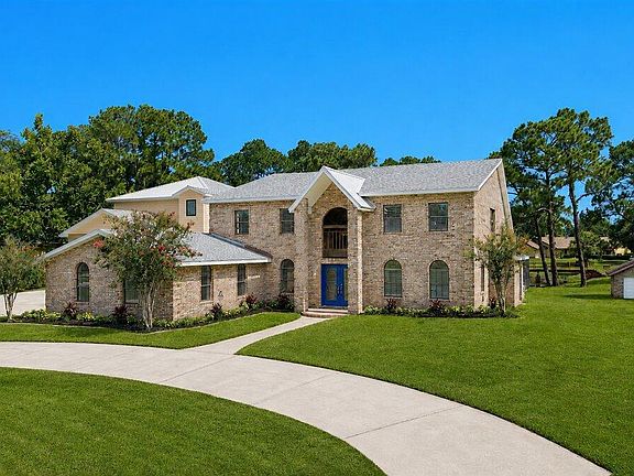 3rd image of 220 Country Circle Dr W
