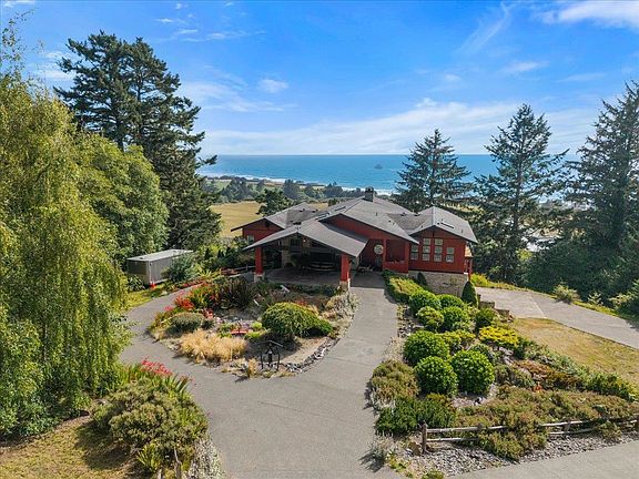 5th image of 210 Surfsound Dr
