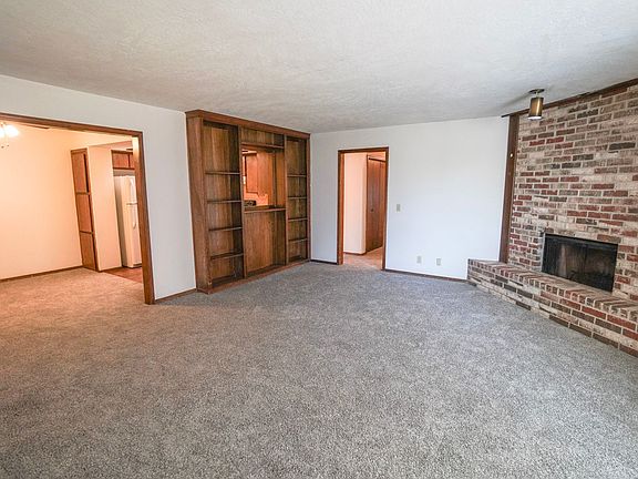 2nd image of 6004-6006 Bonnie Dr