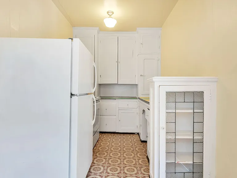 Flanders Apartments — Photo 8