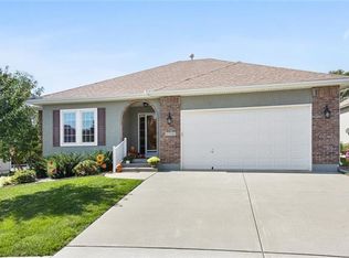 4796 SW Leafwing Dr, Lees Summit, MO 64082