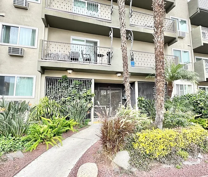 5415 Newcastle Ave — Photo 11