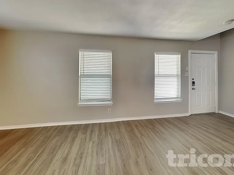 8015 Chestnut Barr Dr — Photo 4