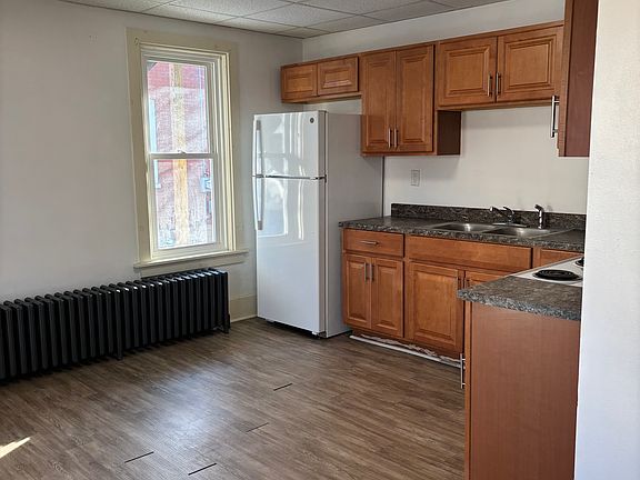 2nd image of 440 Hastings St