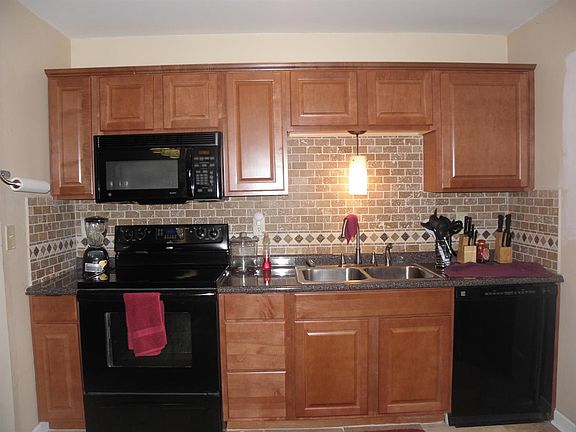 4th image of 6849 Kenton Ave