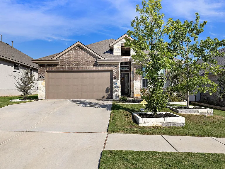 120 Upland Dr — Photo 2