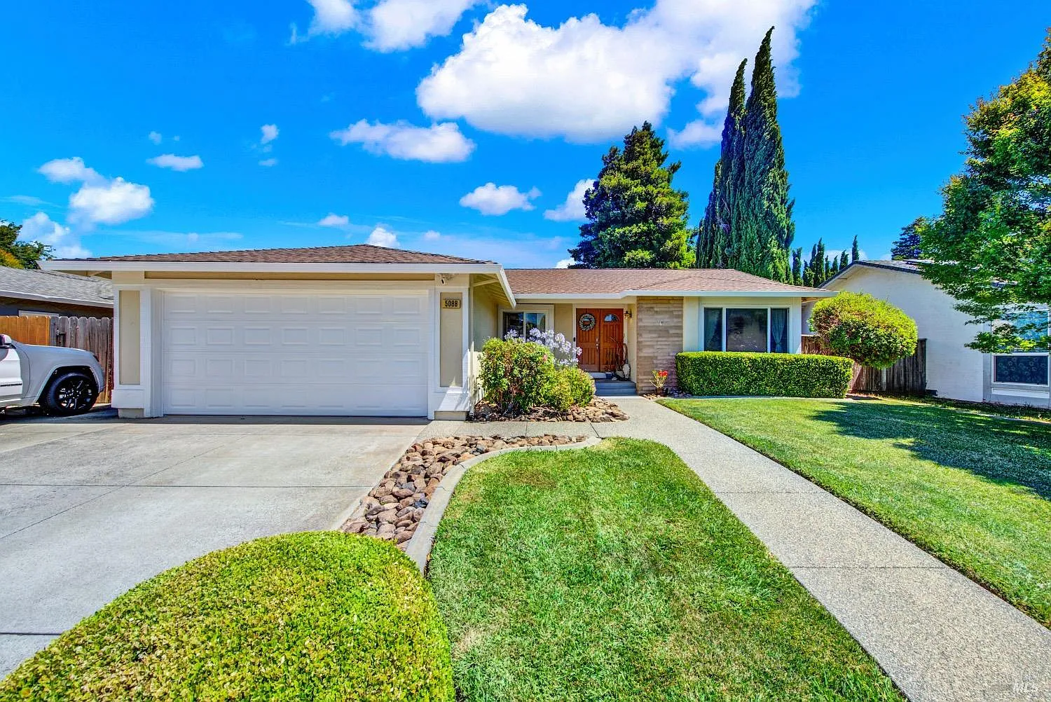 5088 Silverado Drive photo 1