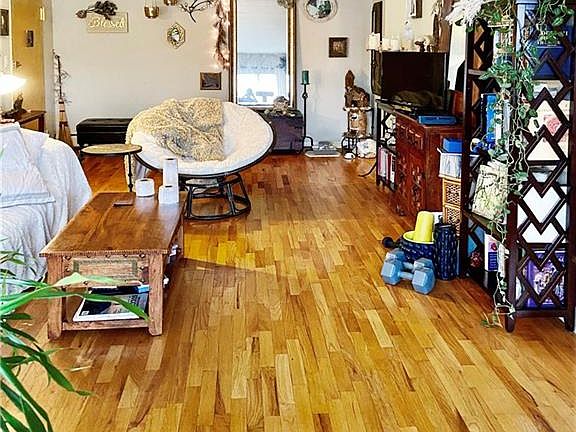 4th image of 7 E Lawrence Park Dr Unit 16