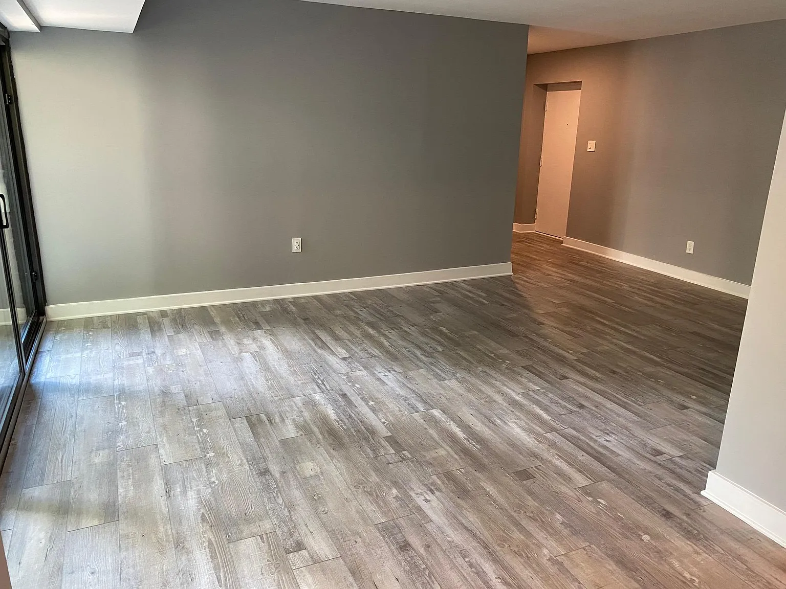 2 bed, 1050 sqft, $2,200 — Photo 2