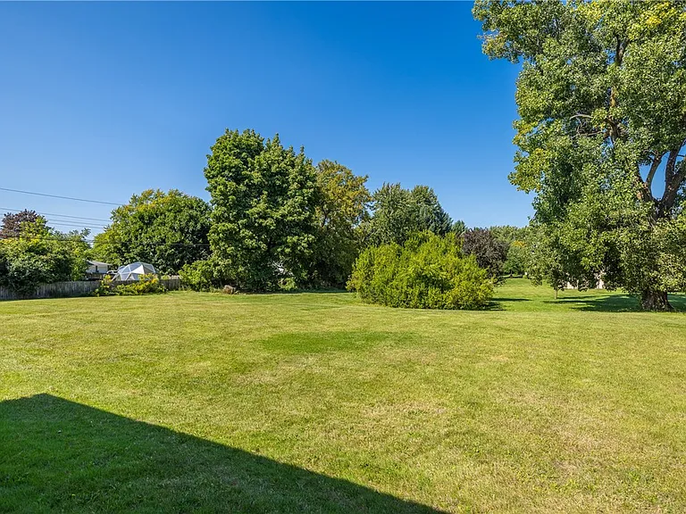 460 Stone Rd — Photo 36