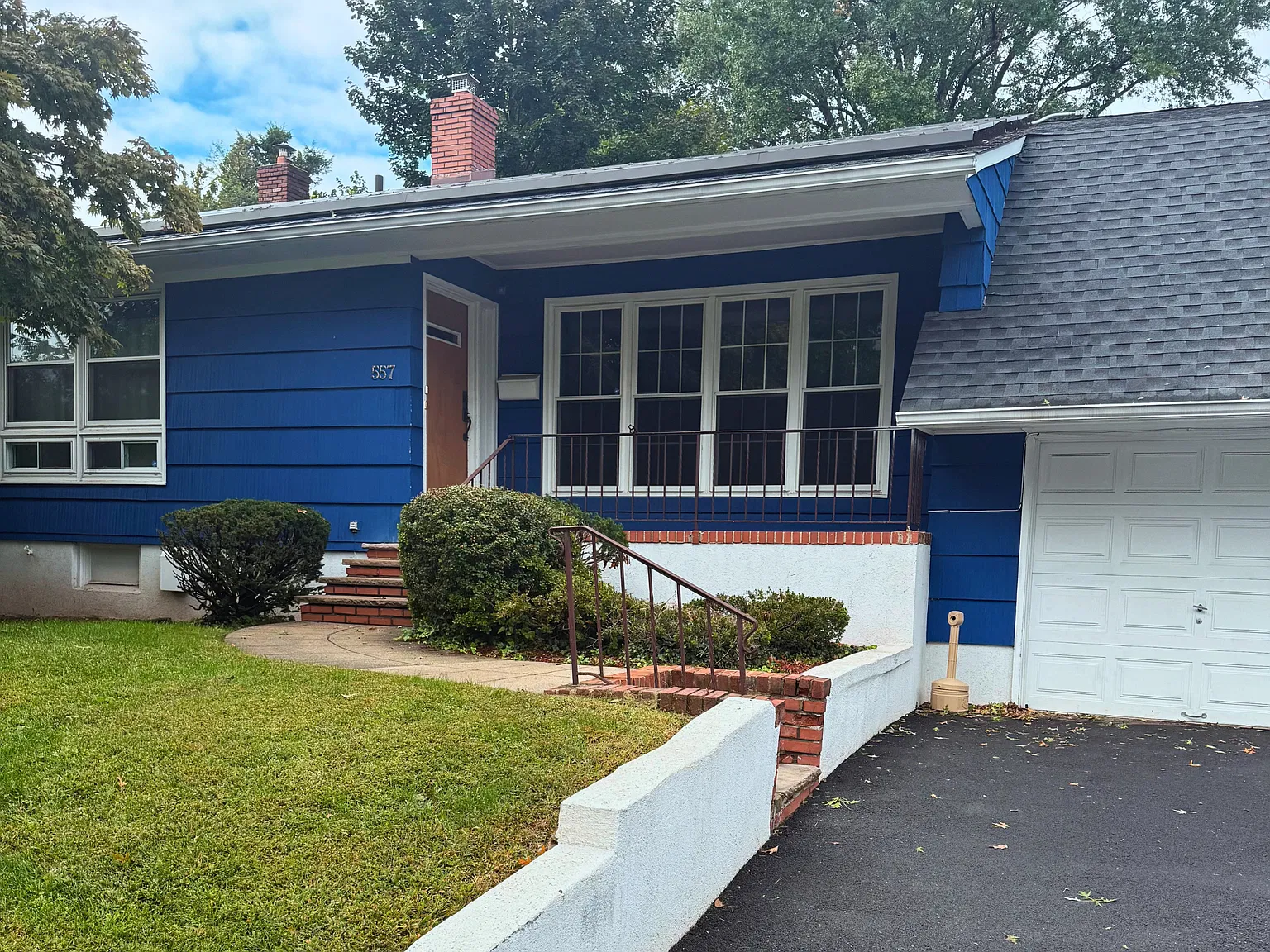 5 bed, 2.5 bath, 2600 sqft, $5,000 — Photo 1