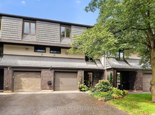 655 Richmond Rd #30, Ottawa, ON K2A3Y3
