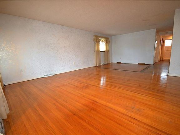 5th image of 8 Dale Dr