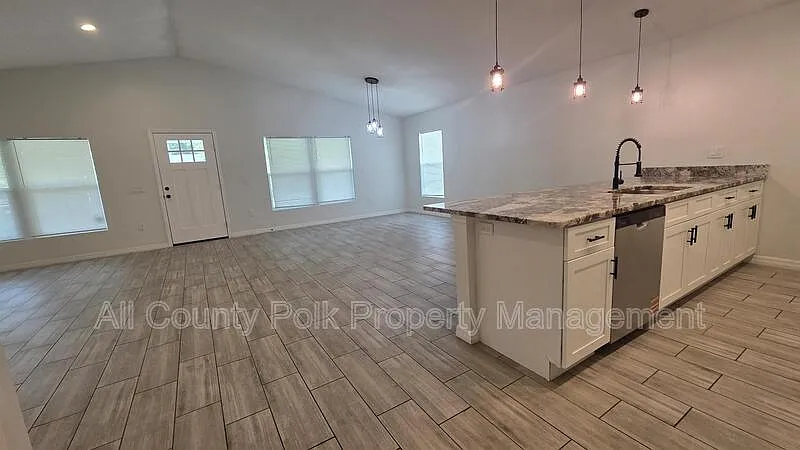 3 bed, 2.5 bath, 1848 sqft, $1,895 — Photo 4