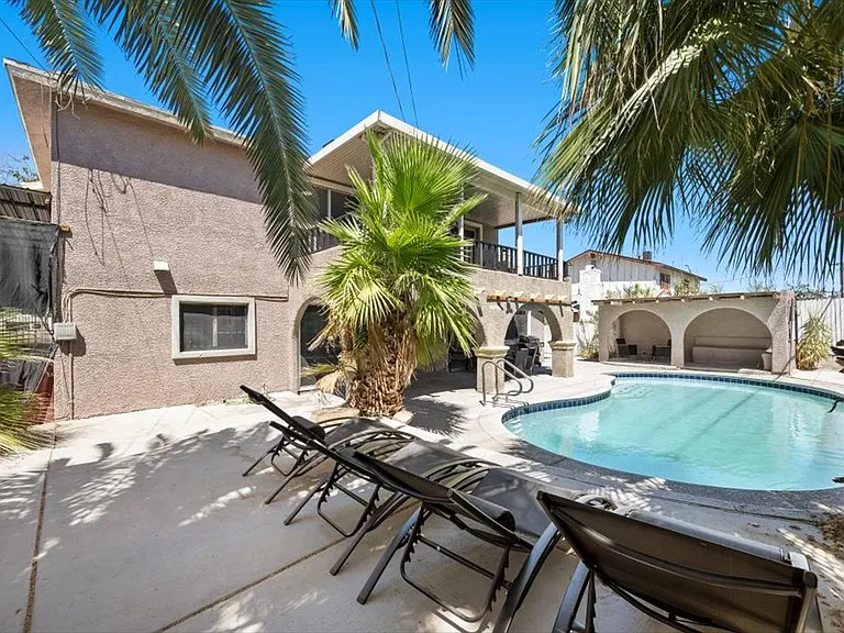 2571 Vegas Valley Dr — Photo 37