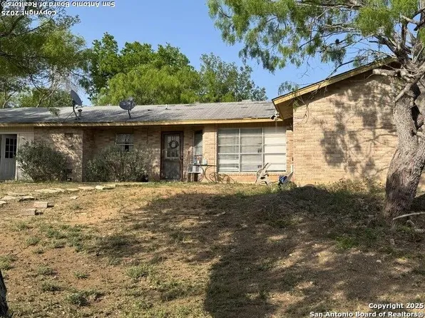 5736 E FM 1518, St Hedwig, TX 78152