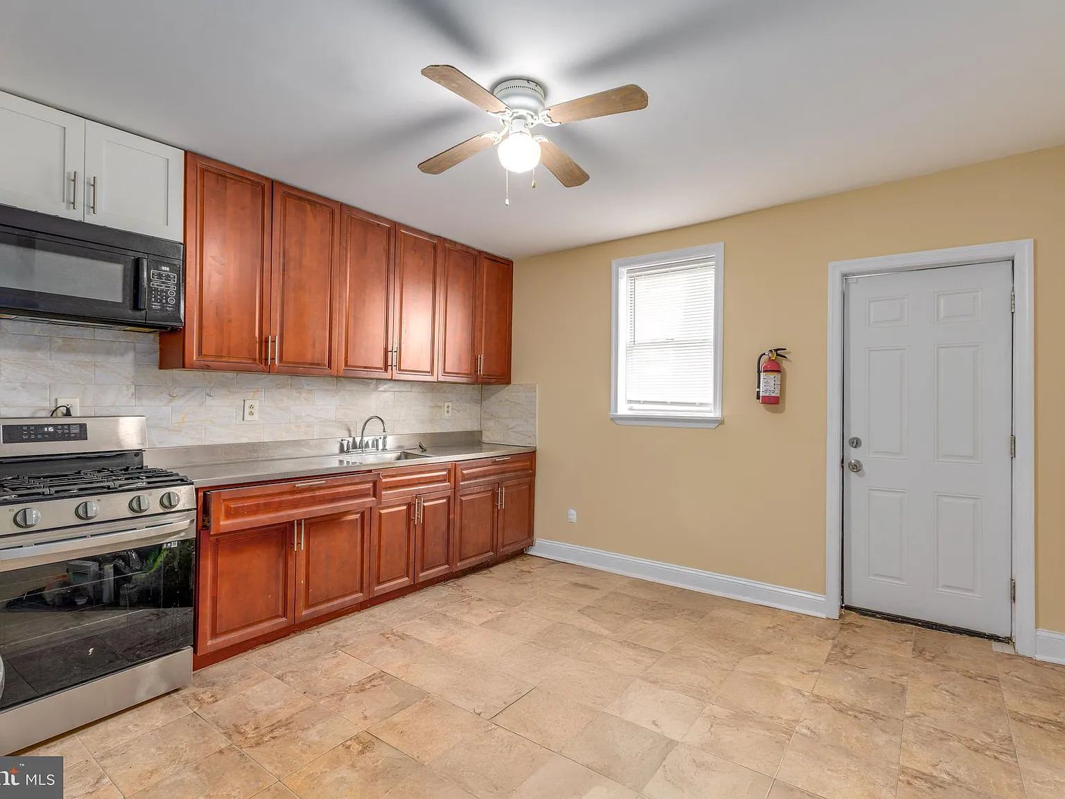 2 bed, 2.0 bath, 896 sqft, $1,400 — Photo 1