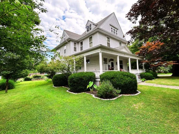 301 W Center St, Fairfield, IL 62837