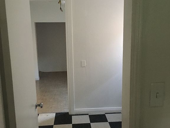 5th image of 13840 Bessemer St