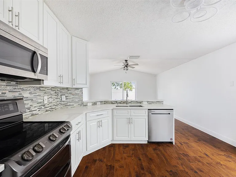 8317 Bermuda Sound Way — Photo 11