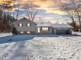 26196 Lakeview Dr, Elkhart, IN 46514