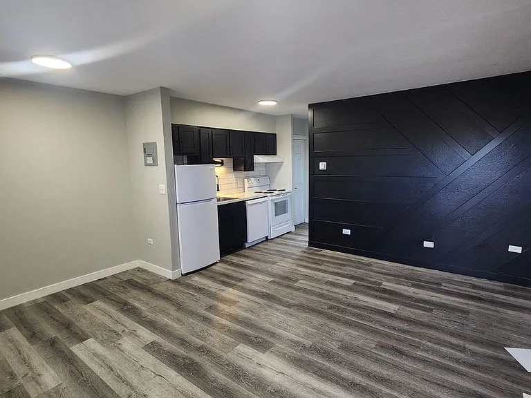 1 and 2 Bedroom Modern Renovated Living with a Community Courtyard & Dog Park in North Denver — Photo 32