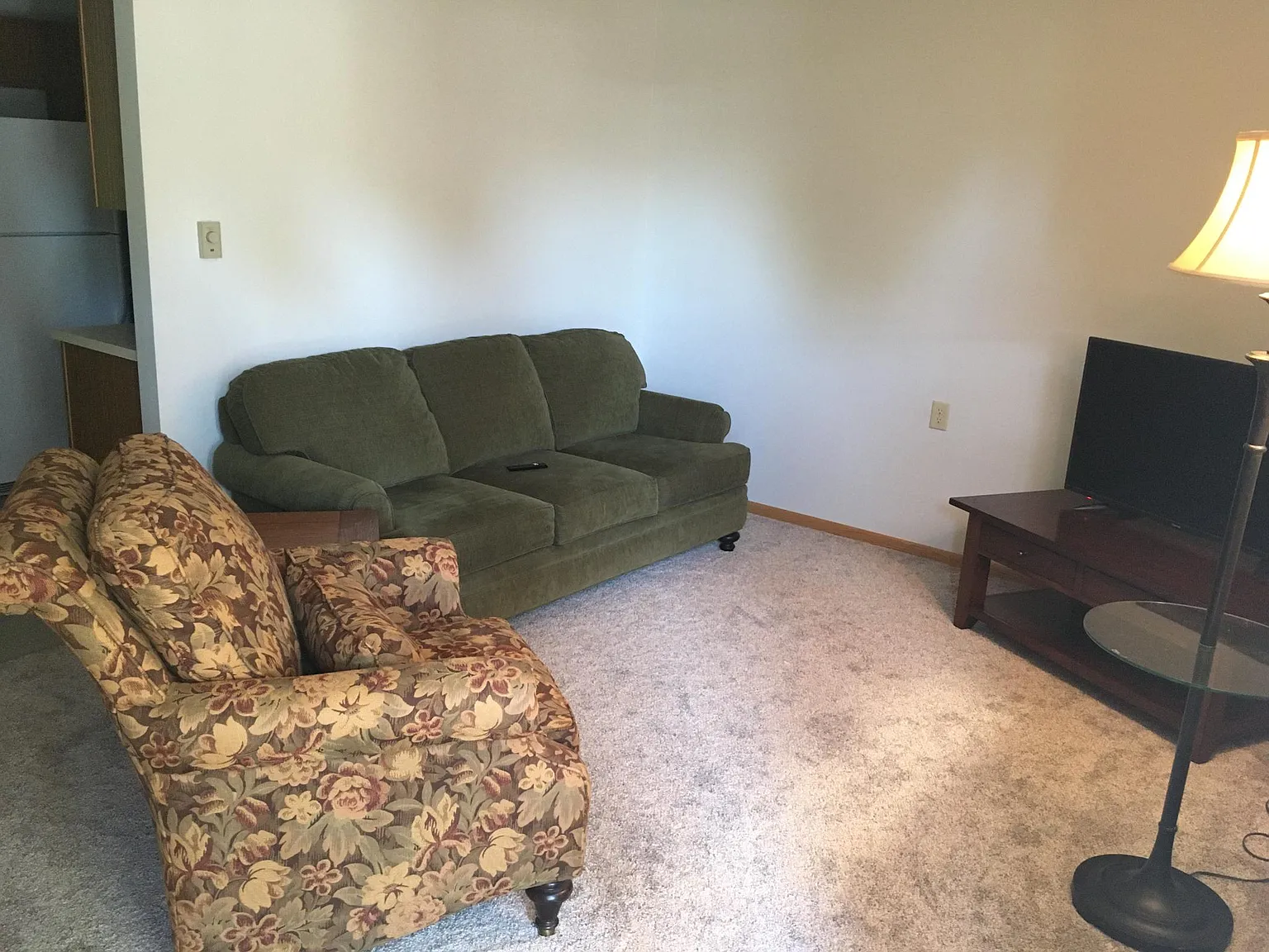 1 bed, 600 sqft, $575 — Photo 1