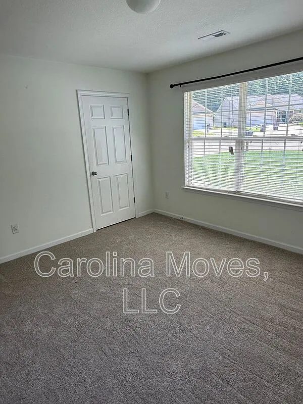 4 bed, 2.0 bath, 1711 sqft, $1,950 — Photo 4