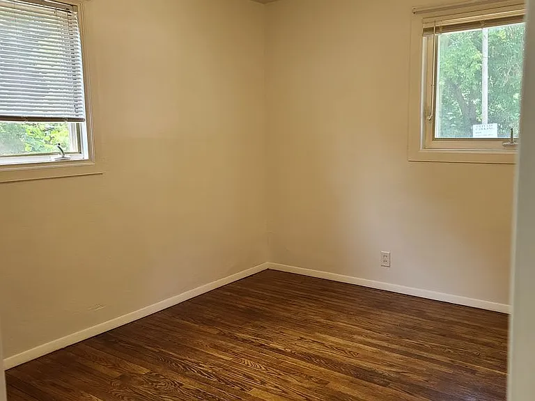 311 S Prairie St — Photo 12