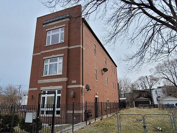 2nd image of 3137 W Polk St #3