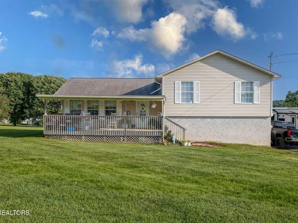 352 Saint Edward Dr, Dandridge, TN 37725
