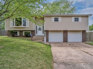 633 Riverside Dr, Saint Charles, MO 63304