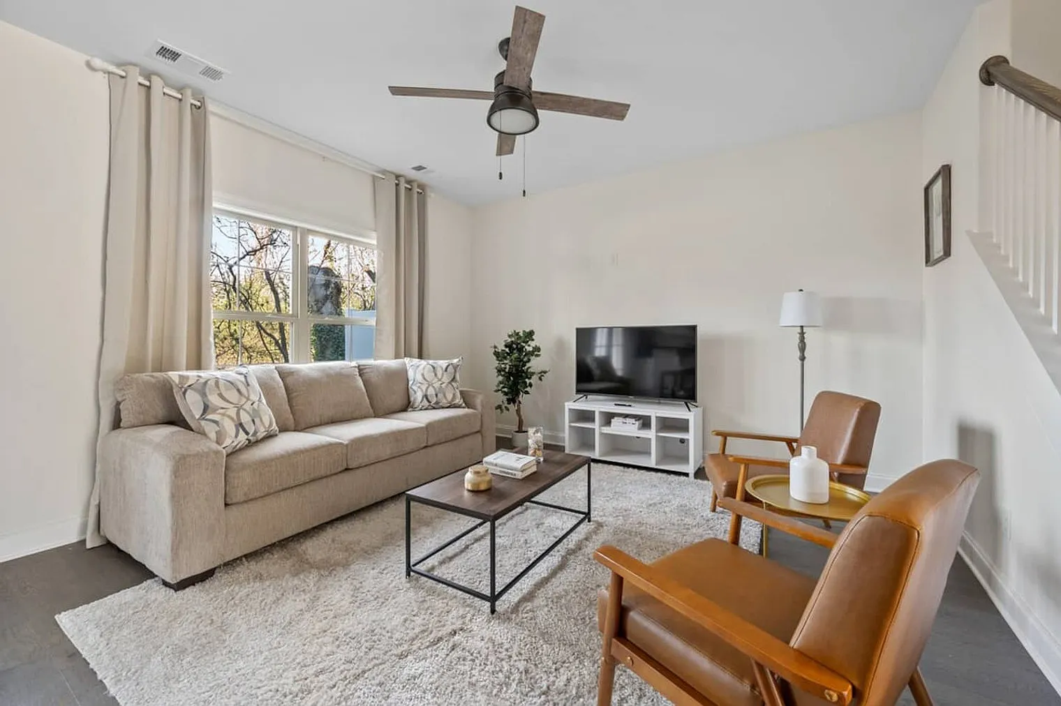 3 bed, 2.5 bath, 1636 sqft, $2,725 — Photo 2