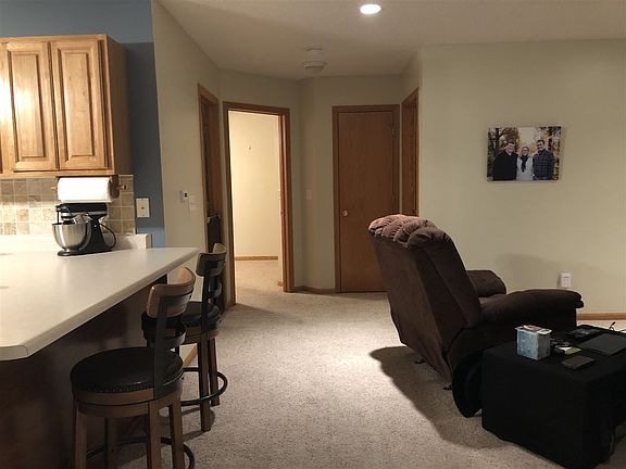 5th image of 409 James Blvd #9