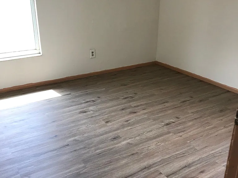 111 Sharon Ave — Photo 23
