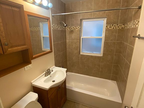 3rd image of 2821 W Farragut Ave APT 1E