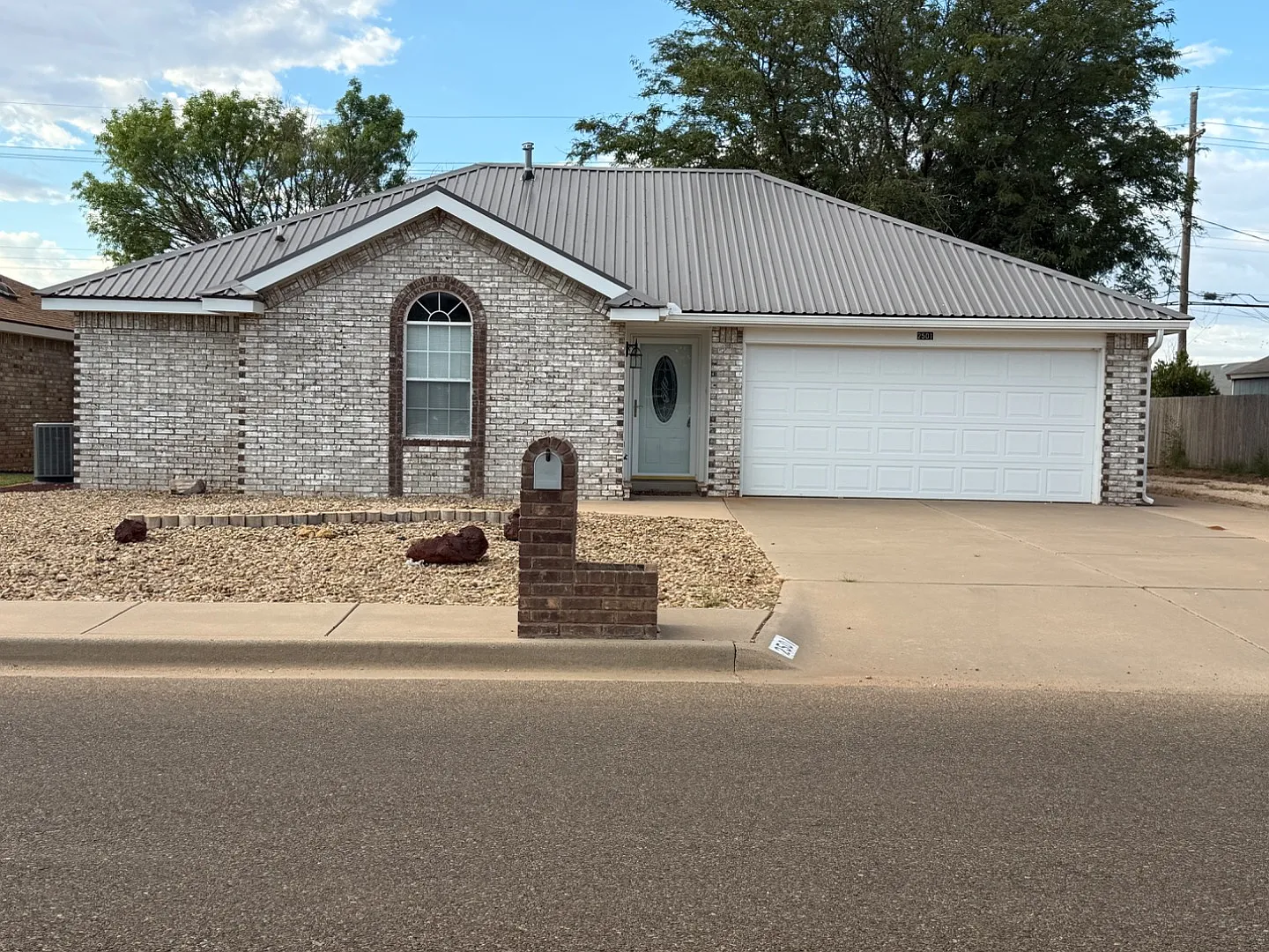 2501 Fred Daugherty Ave — Photo 1